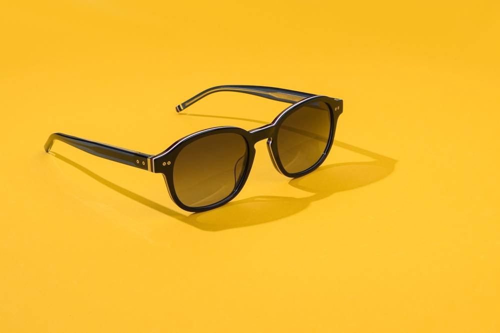 10 Merk Kacamata Hitam Terbaik untuk Pria dan Wanita