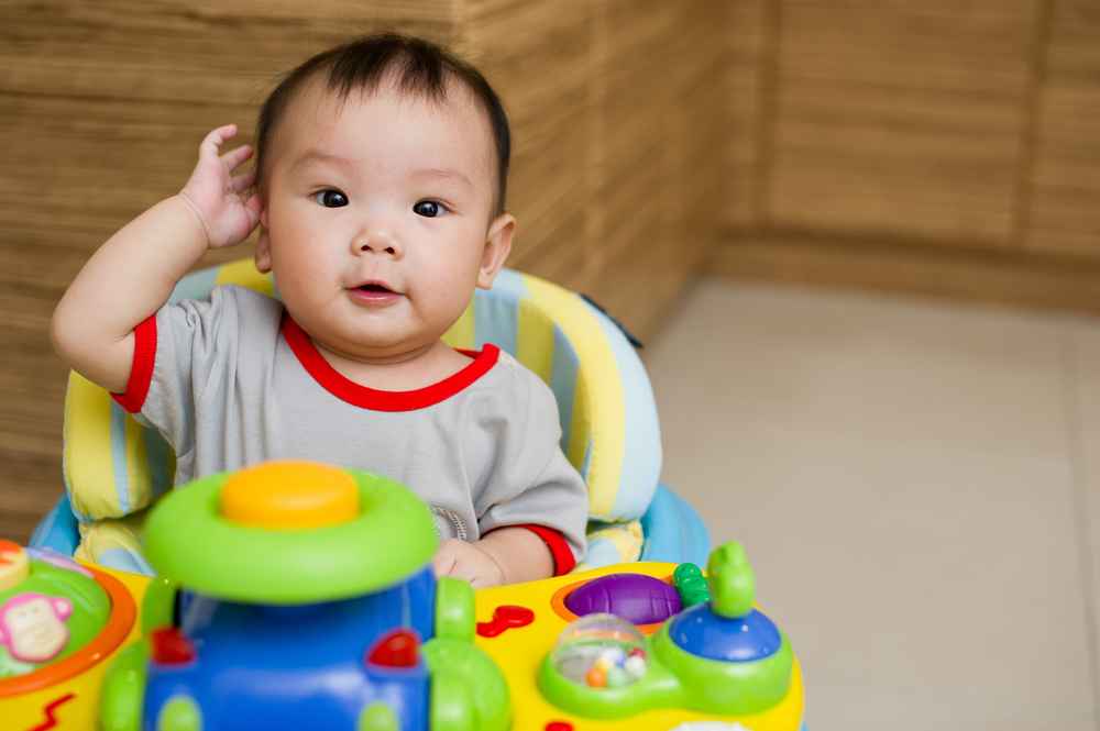 9 Jenis Mainan Bayi 6 Bulan untuk Dukung Tumbuh Kembangnya