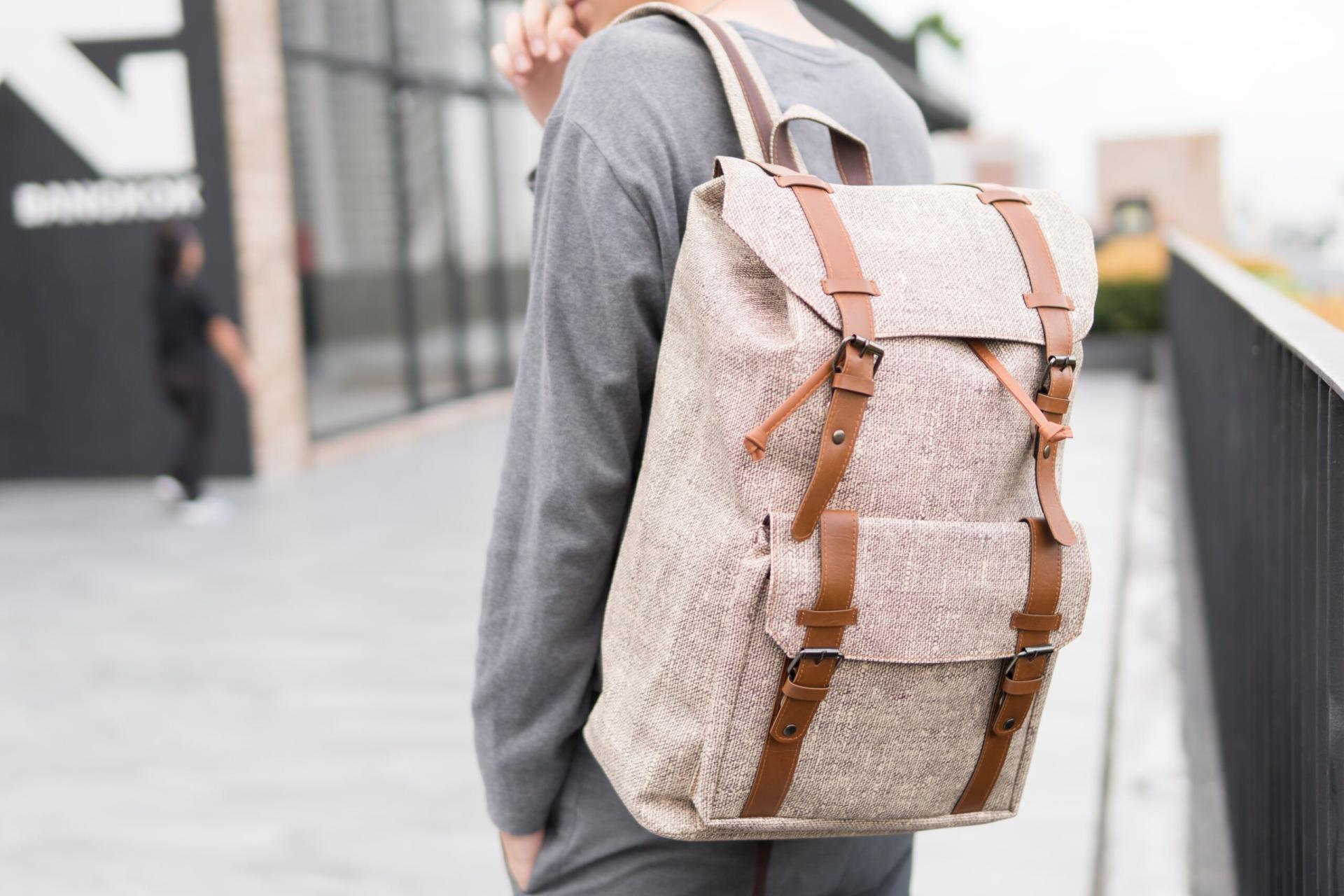 10 Rekomendasi Tas Ransel Pria Terbaik, Modelnya Keren - Hello Sehat