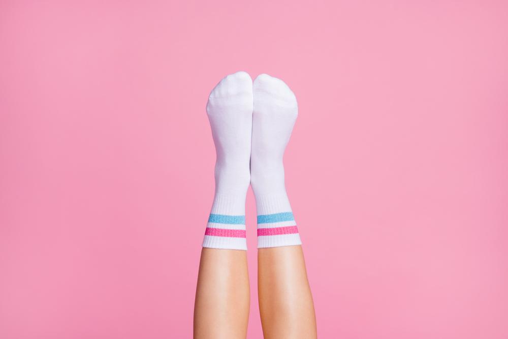 10 Merk Kaos Kaki yang Bagus untuk Dukung Outfit Anda