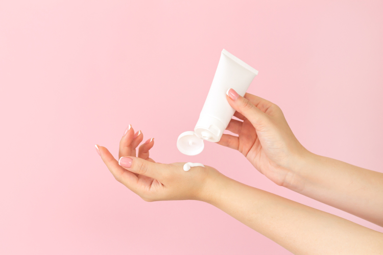 10 Merk Hand Cream Terbaik untuk Atasi Kulit Kering - Hello Sehat