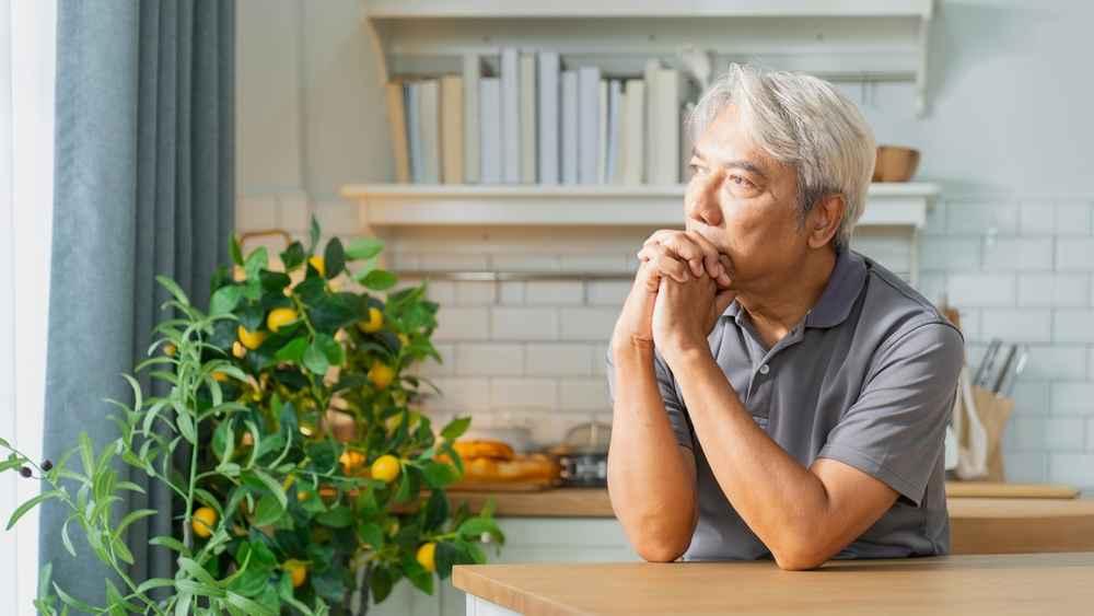 4 Penyebab Kesepian pada Lansia dan Cara Mengatasinya