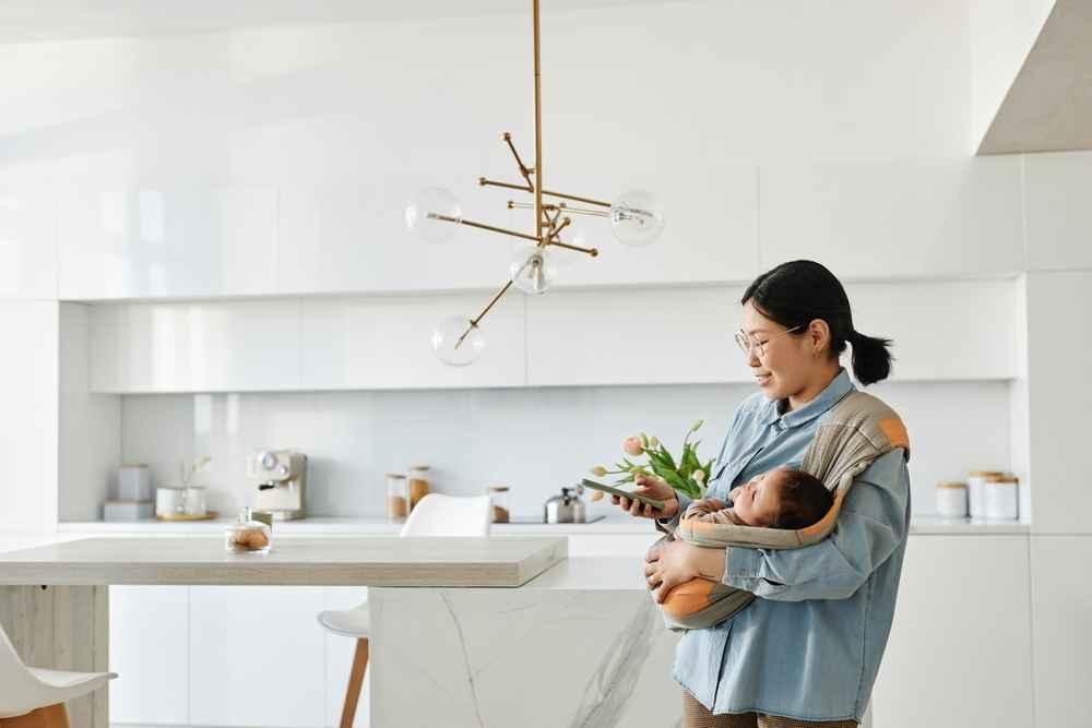 9 Merk Gendongan Bayi Samping yang Bagus dan Aman