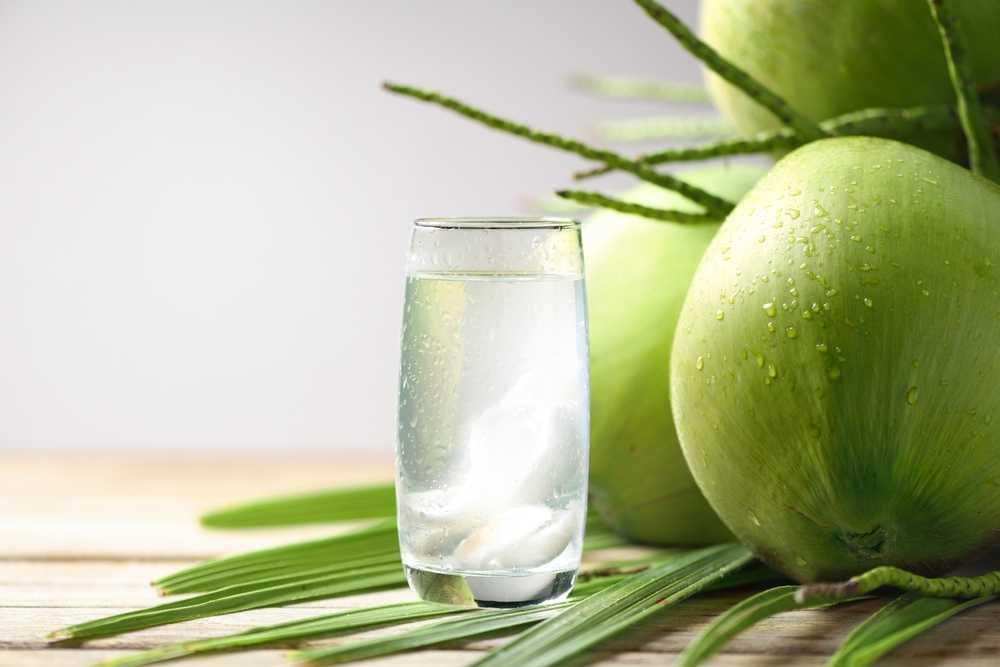 7 Manfaat Air Kelapa Muda untuk Pria yang Jarang Disadari