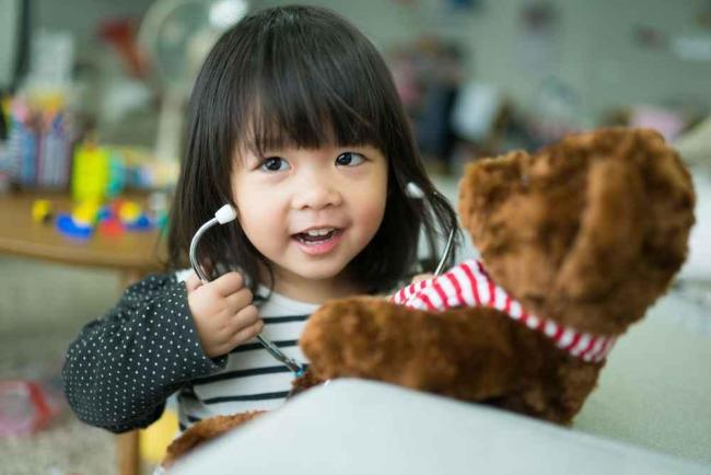 5 Manfaat Bermain Peran bagi Anak serta Ide Permainannya