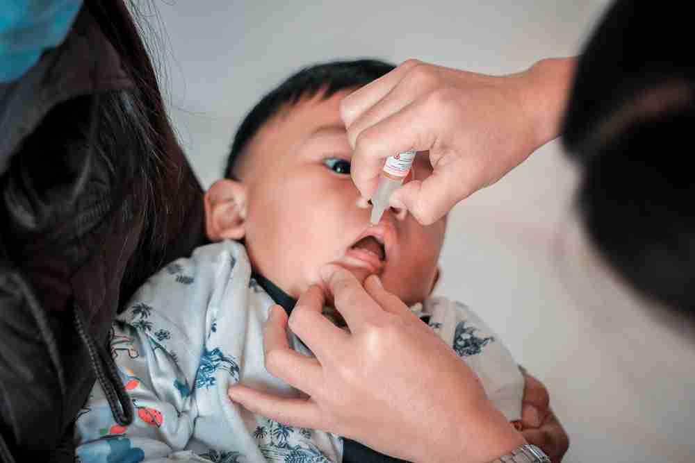 Mengenal Vaksin Polio Tetes dan Bedanya dengan Jenis Suntik