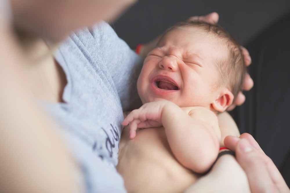 cara-menidurkan-bayi-kolik