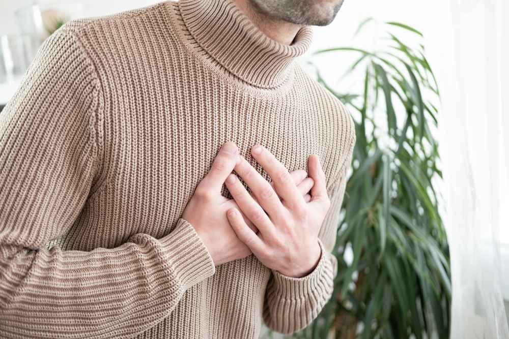 6 Penyebab Tulang Dada Sakit dan Cara Mengatasinya