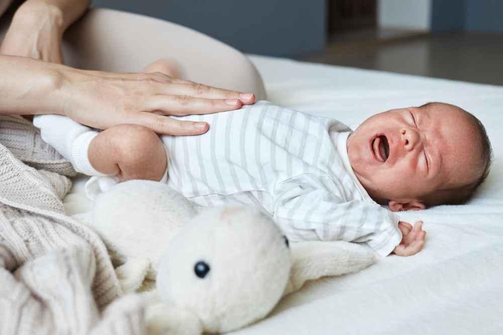 bayi-menangis-saat-bab