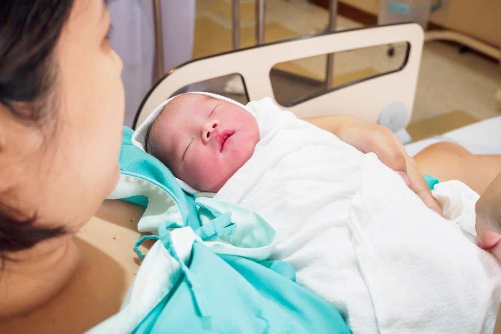 7 Larangan Setelah Melahirkan Normal agar Cepat Pulih