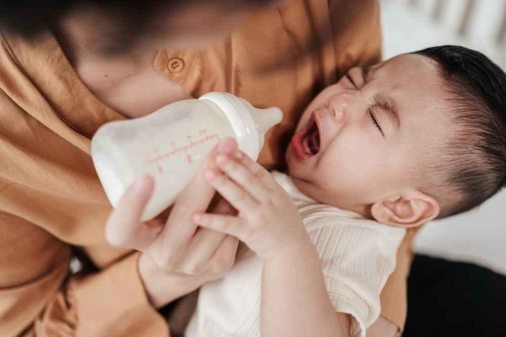 Bayi Tersedak Saat Minum ASI, Apa yang Harus Dilakukan?
