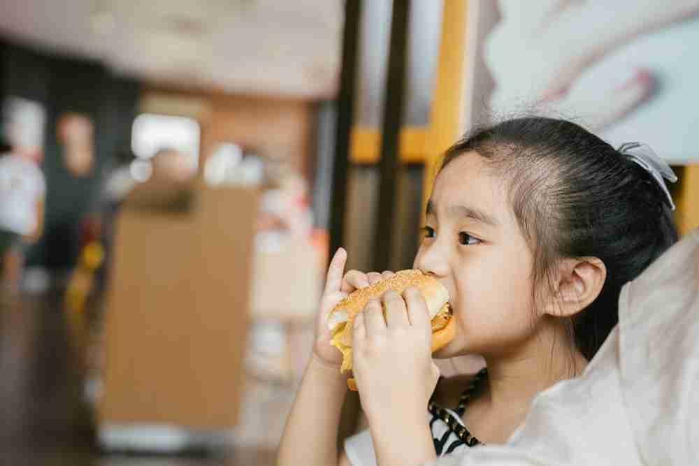 makanan-penyebab-kanker-darah-pada-anak