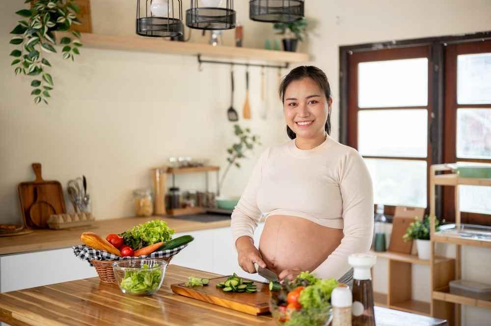 9 Makanan untuk Ibu Hamil Muda yang Kaya Manfaat