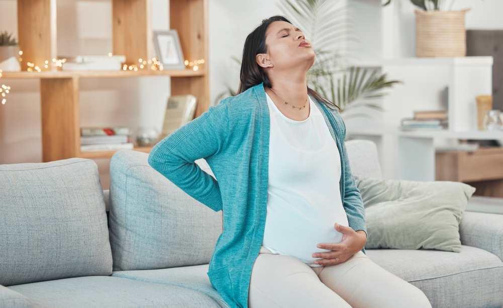 6 Cara Mengatasi Sakit Punggung Saat Hamil Trimester 3