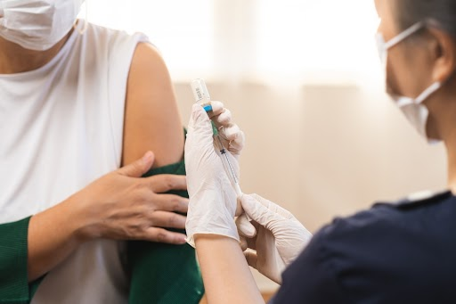 RSV Rentan Menyerang Dewasa dan Lansia, Cegah dengan Imunisasi!