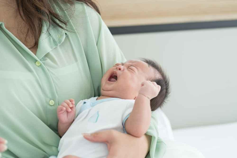14 Cara Mengatasi Pilek pada Bayi Newborn yang Aman
