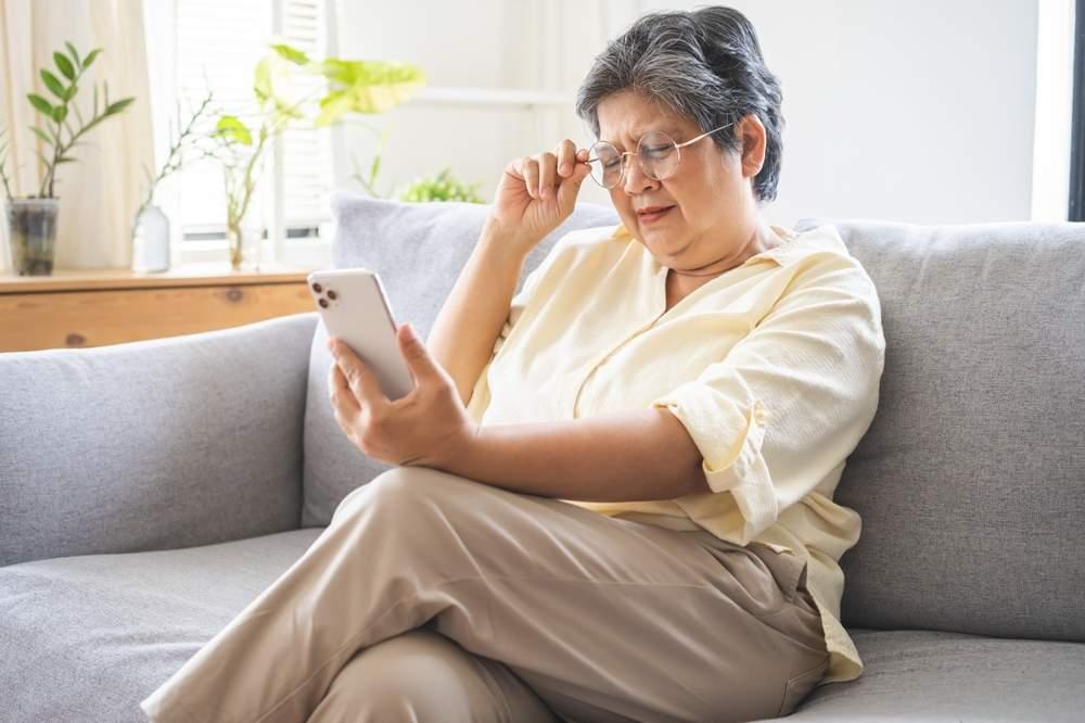 Pahami Kegunaan Kacamata Baca dan Cara Memilihnya