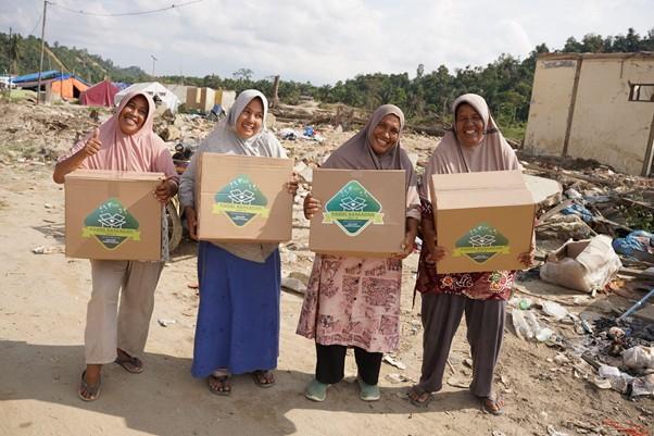 Dalam Kepungan Debu dan Dingin, Parsel Ramadan Dompet Dhuafa Bawa Senyum Penyintas Aceh di Balik Terpal