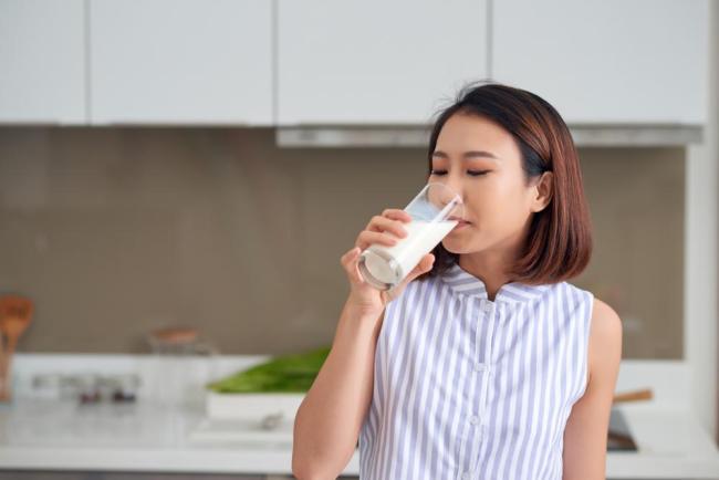 Sakit Perut Setelah Minum Susu? Coba Susu Bebas Laktosa