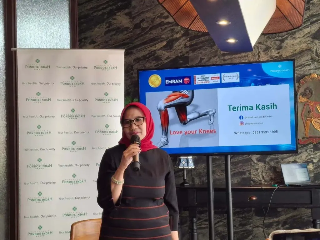 bu tini pasien robotic knee surgery rspi