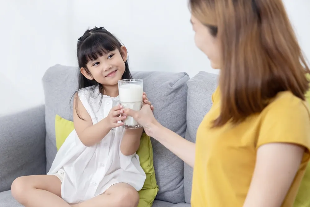 kapan anak perlu minum susu