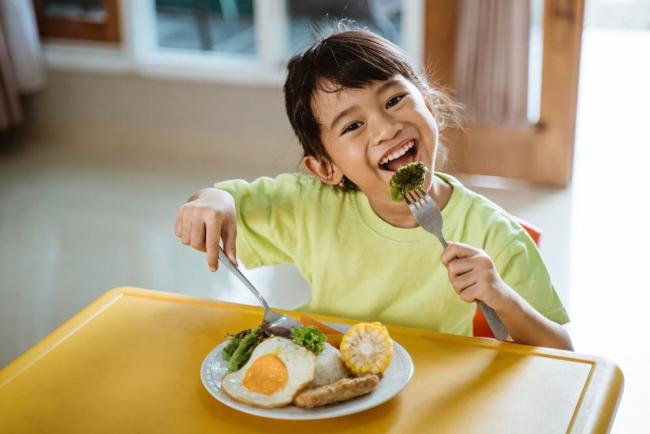 Cara Mendukung Perkembangan Otak Anak lewat Asupan Gizi Sehari-hari