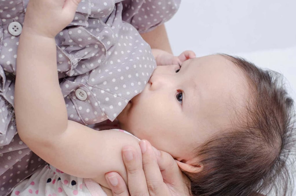 4 Kondisi yang Membuat Ibu Sebaiknya Menunda Menyapih Si Kecil