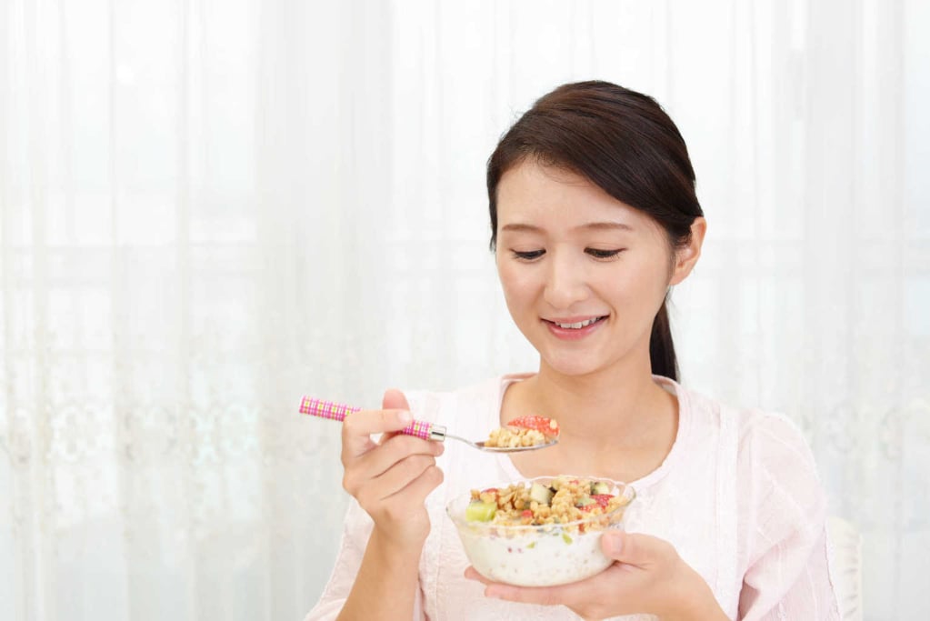 Aturan Penting dan Pantangan Makanan Setelah Melahirkan yang Perlu Ibu Tahu