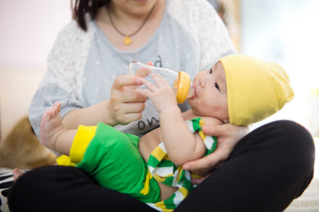 8 Tahapan Perkembangan Makan Bayi, Sesuai Usia Tumbuh Kembangnya