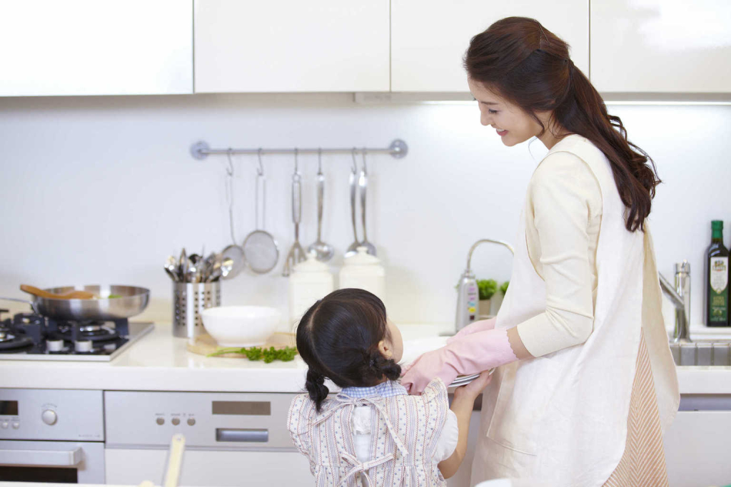 Masak Bersama Anak Itu Tidak Merepotkan, Kok. Ini 3 Tips Serunya!