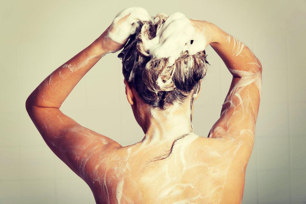 Apakah Gonta-ganti Shampoo Bikin Rambut Rusak?