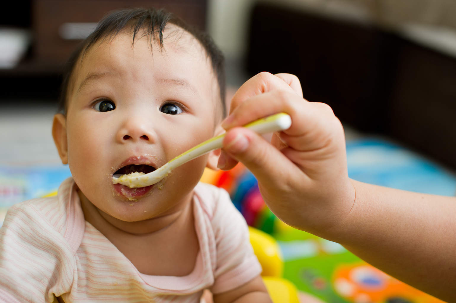 Tanda-Tanda Bayi Sudah Siap Belajar Makan Makanan Padat (MPASI)